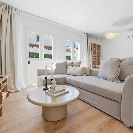 Luxury Isabella Sea View Apartament *